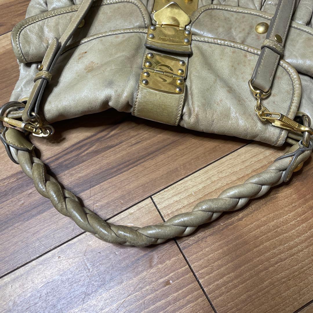 miumiuレザー プリーツデザイン ショルダーバッグ