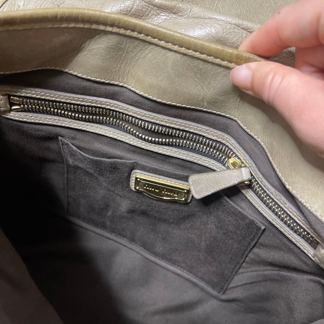 miumiuレザー プリーツデザイン ショルダーバッグ