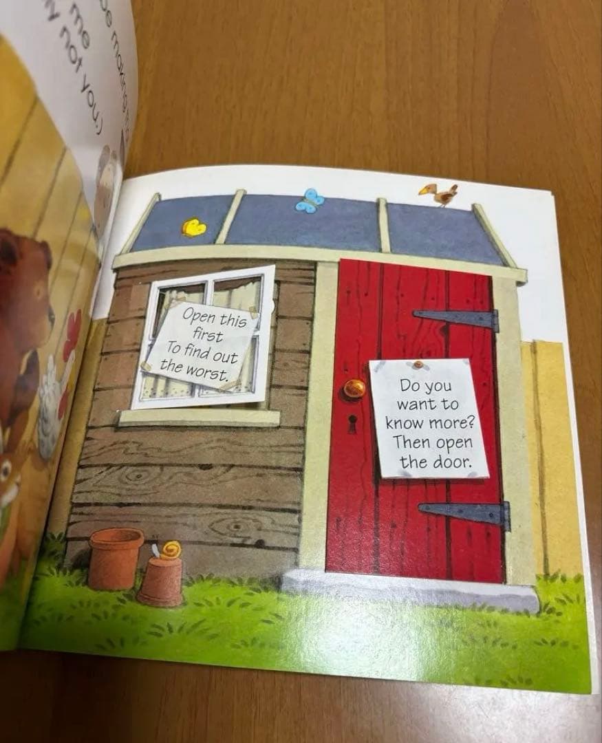 Who's making that noise? 仕掛け絵本 英語