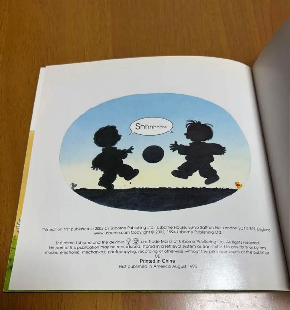 Who's making that noise? 仕掛け絵本 英語