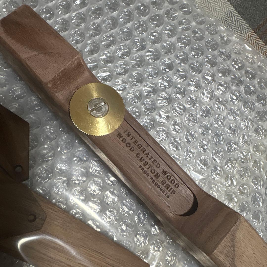 フロッグプロダクツ　ウッド　カスタムグリップ　ウォールナット　トイマシーン