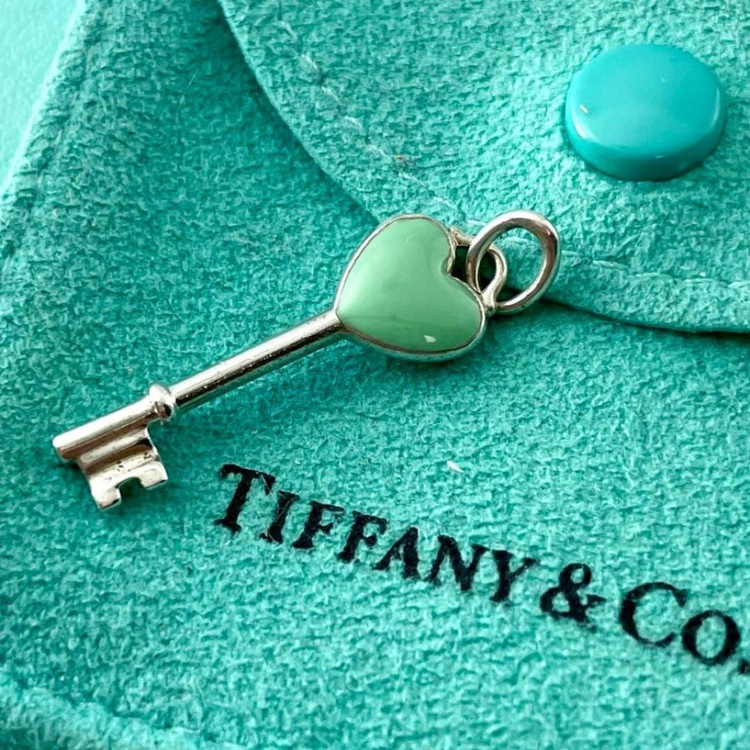 ティファニー ハート キー 鍵 エナメル ペンダントトップ XE1fe