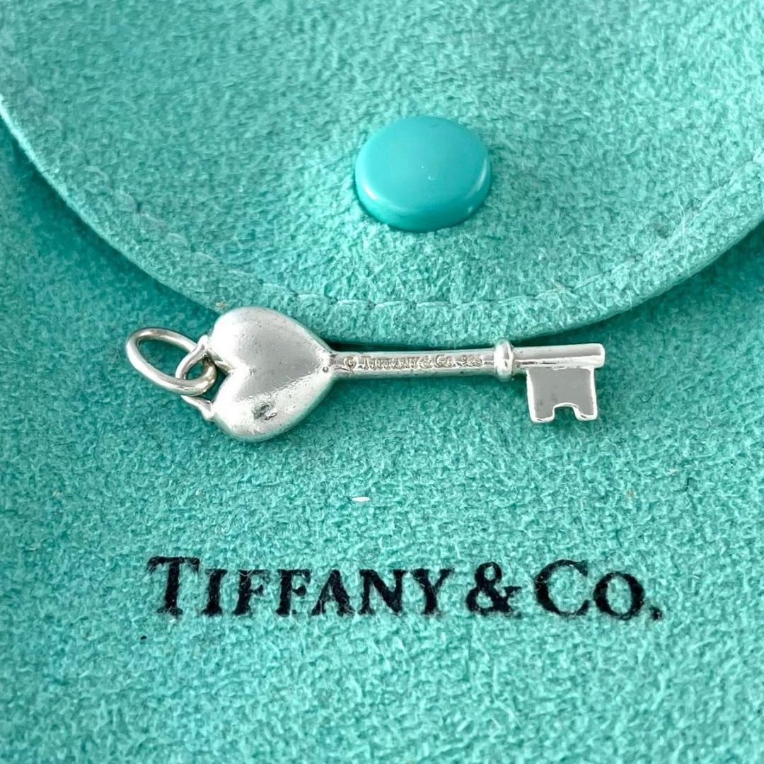 ティファニー ハート キー 鍵 エナメル ペンダントトップ XE1fe