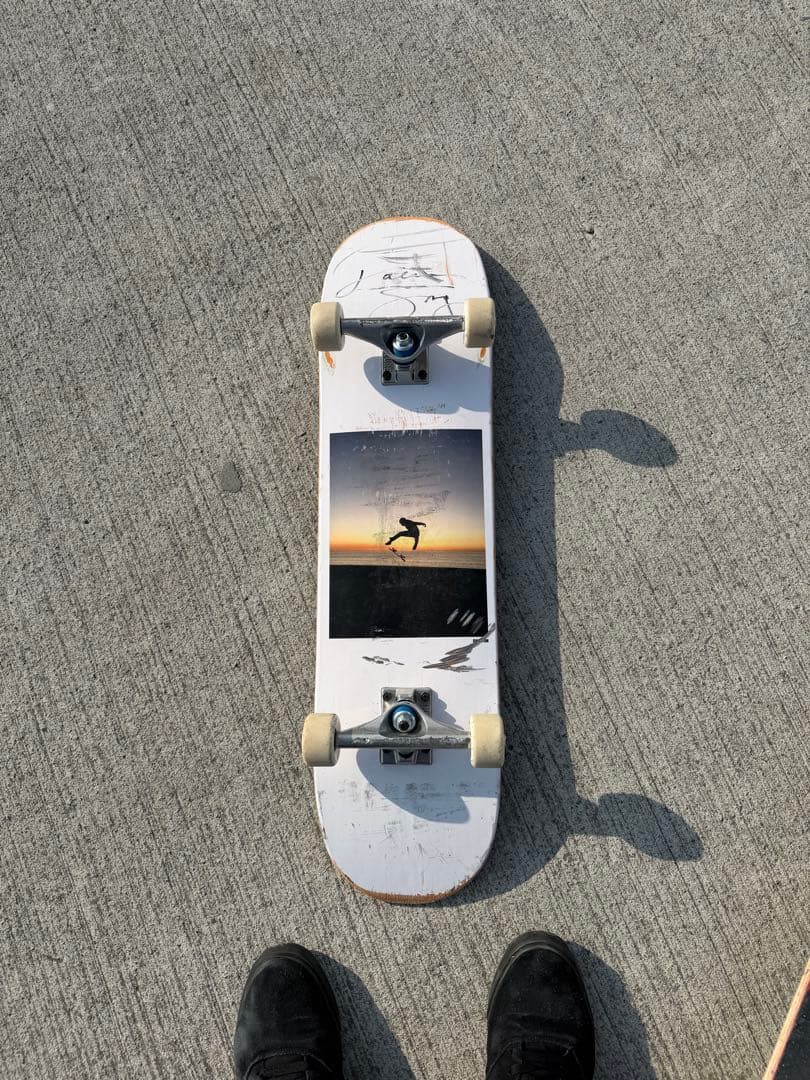 サイン入りスケートボード