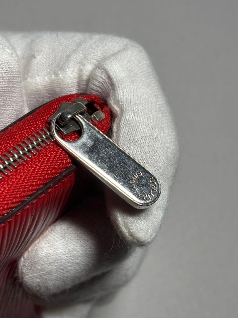 LOUIS VUITTON ルイ・ヴィトン ジッピーパース　エピ　レッド