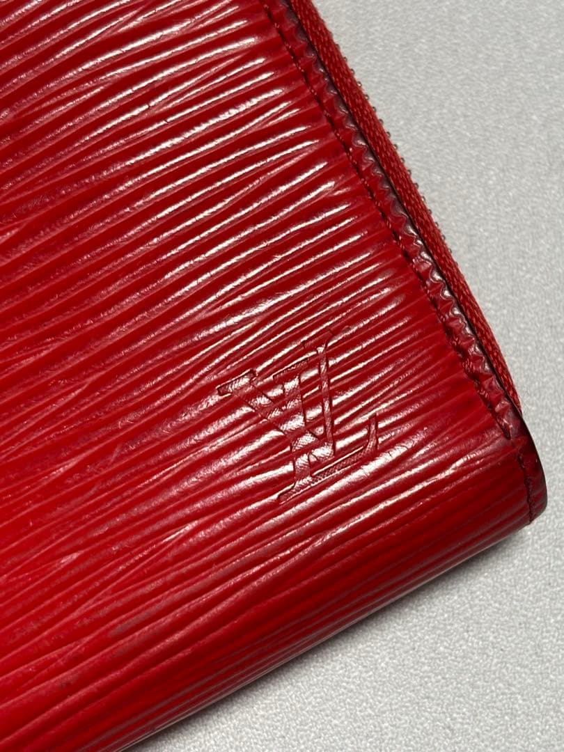 LOUIS VUITTON ルイ・ヴィトン ジッピーパース　エピ　レッド