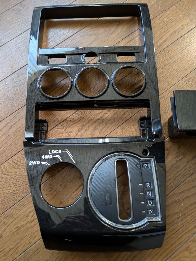 希少ヘアラインブラック　デリカd5　センターパネル　オーディオパネル