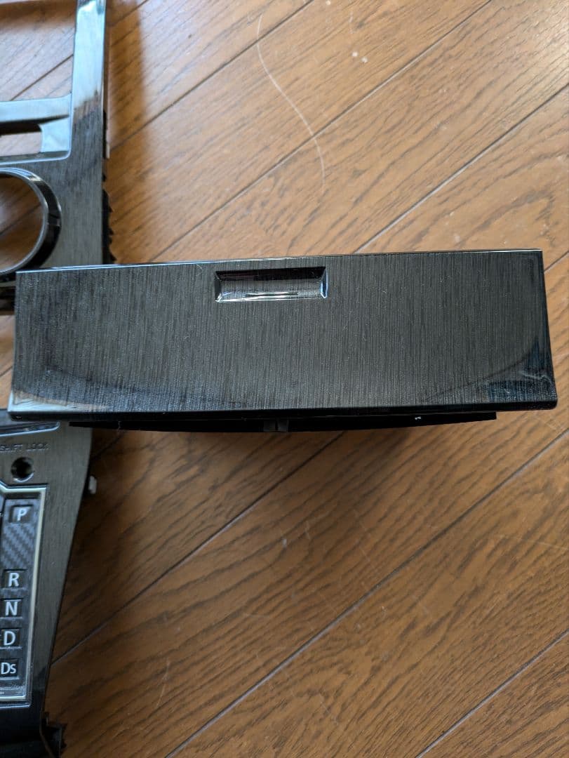 希少ヘアラインブラック　デリカd5　センターパネル　オーディオパネル