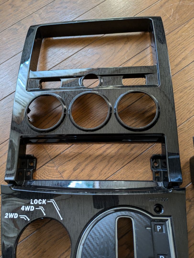 希少ヘアラインブラック　デリカd5　センターパネル　オーディオパネル