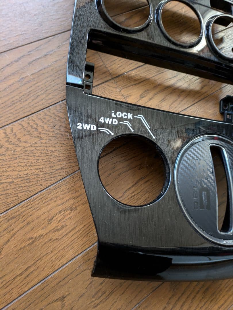 希少ヘアラインブラック　デリカd5　センターパネル　オーディオパネル