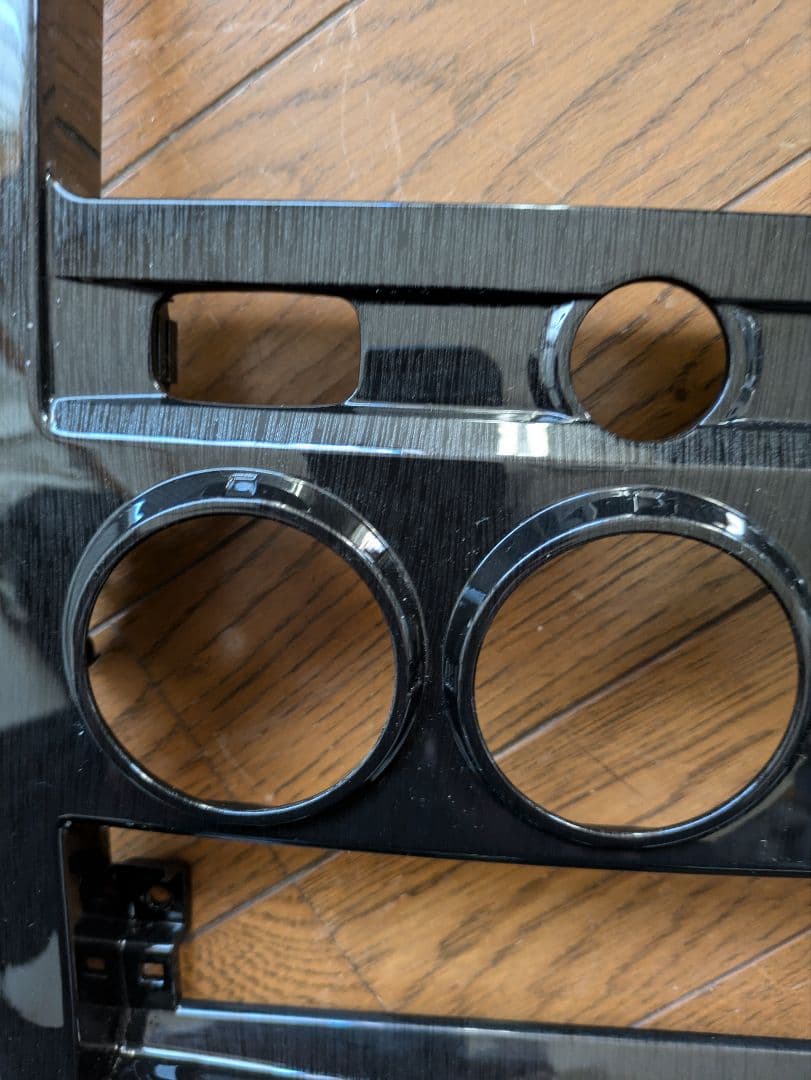 希少ヘアラインブラック　デリカd5　センターパネル　オーディオパネル