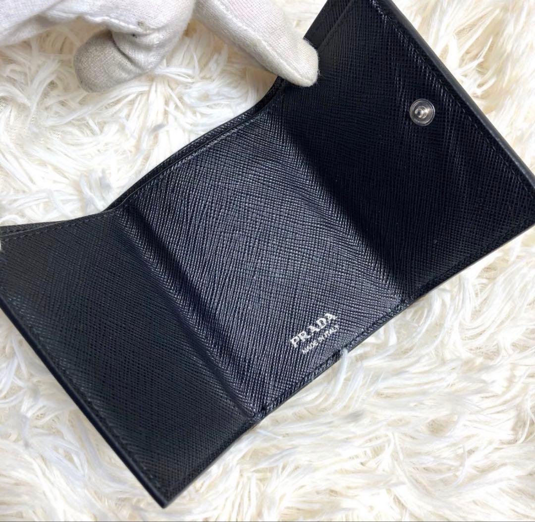 PRADA 三つ折り財布　値引き中