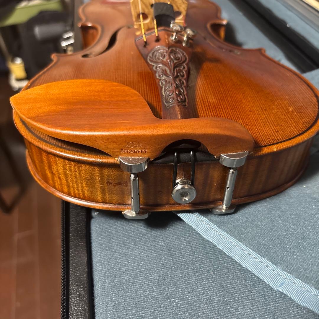 高精度,軽量バイオリン4/4顎当グァルネリ型チタニウム金具お勧め