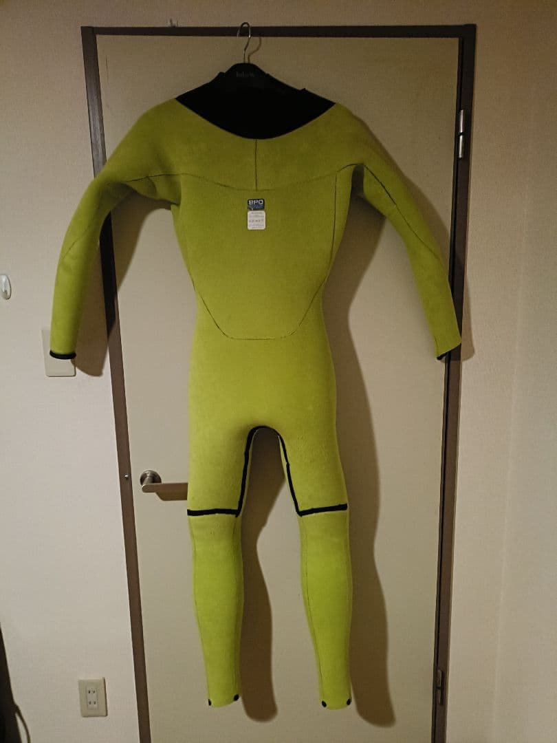 BEWET M・セミドライスーツ 黒