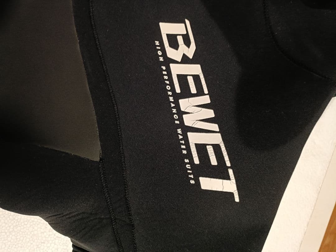 BEWET M・セミドライスーツ 黒