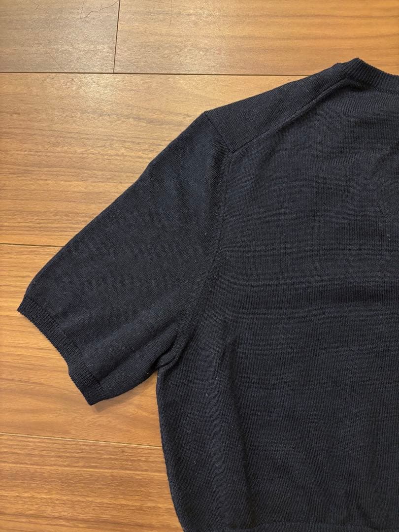 【THE ROW】ブラック Vネック クロップドTシャツ