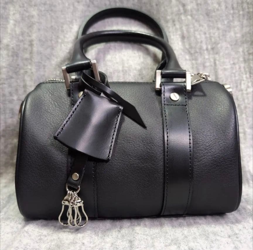 黒 レザー ハンドバッグ ドラムバッグ