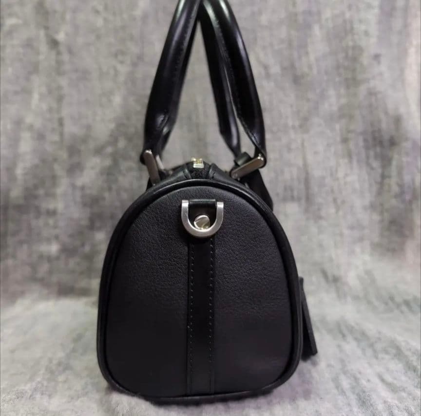 黒 レザー ハンドバッグ ドラムバッグ