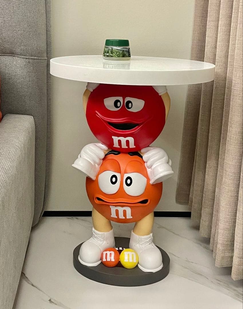 新品 m&m's レッドオレンジ サイドテーブル 置物　フィギュア