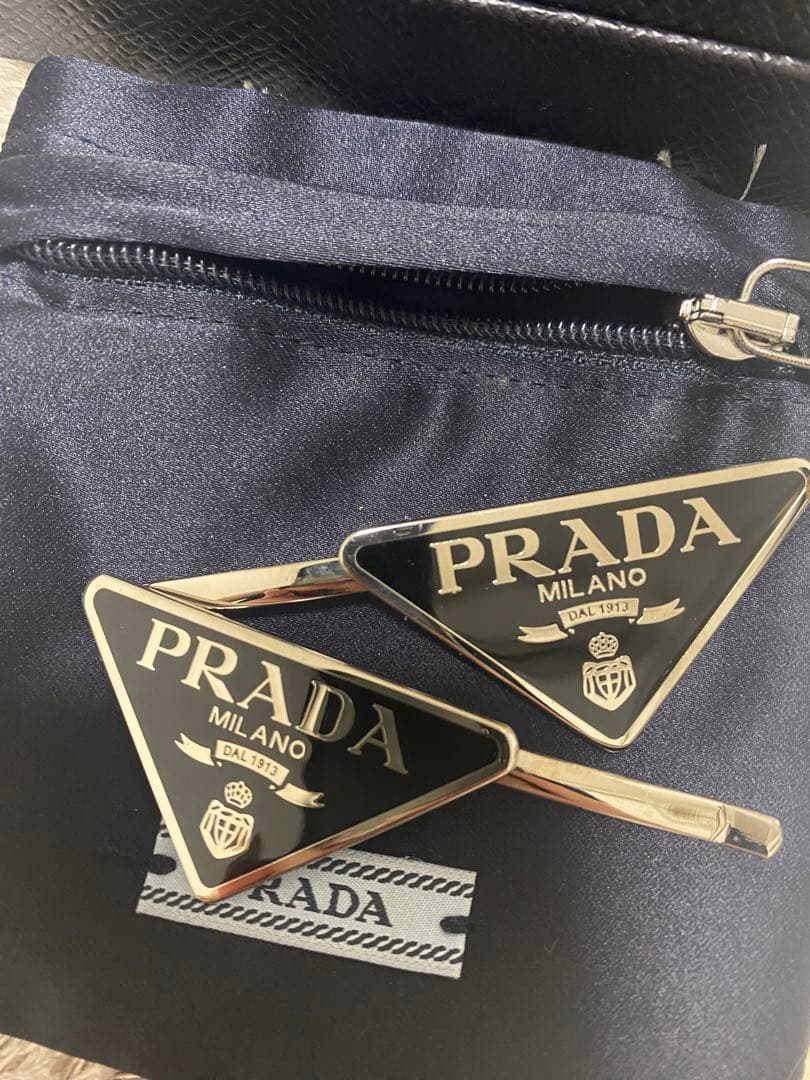 ちーPRADA プラダ ヘアピン 黒