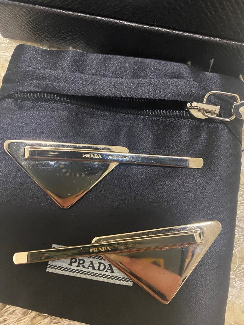 ちーPRADA プラダ ヘアピン 黒