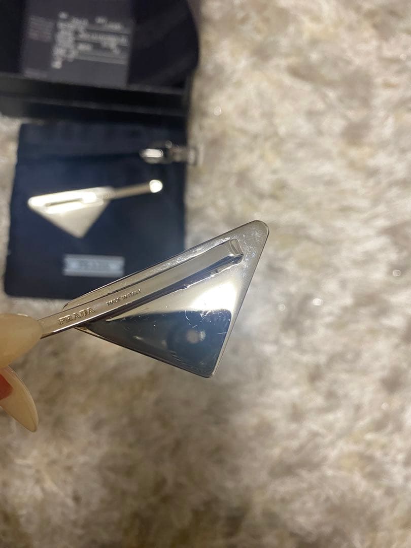 ちーPRADA プラダ ヘアピン 黒