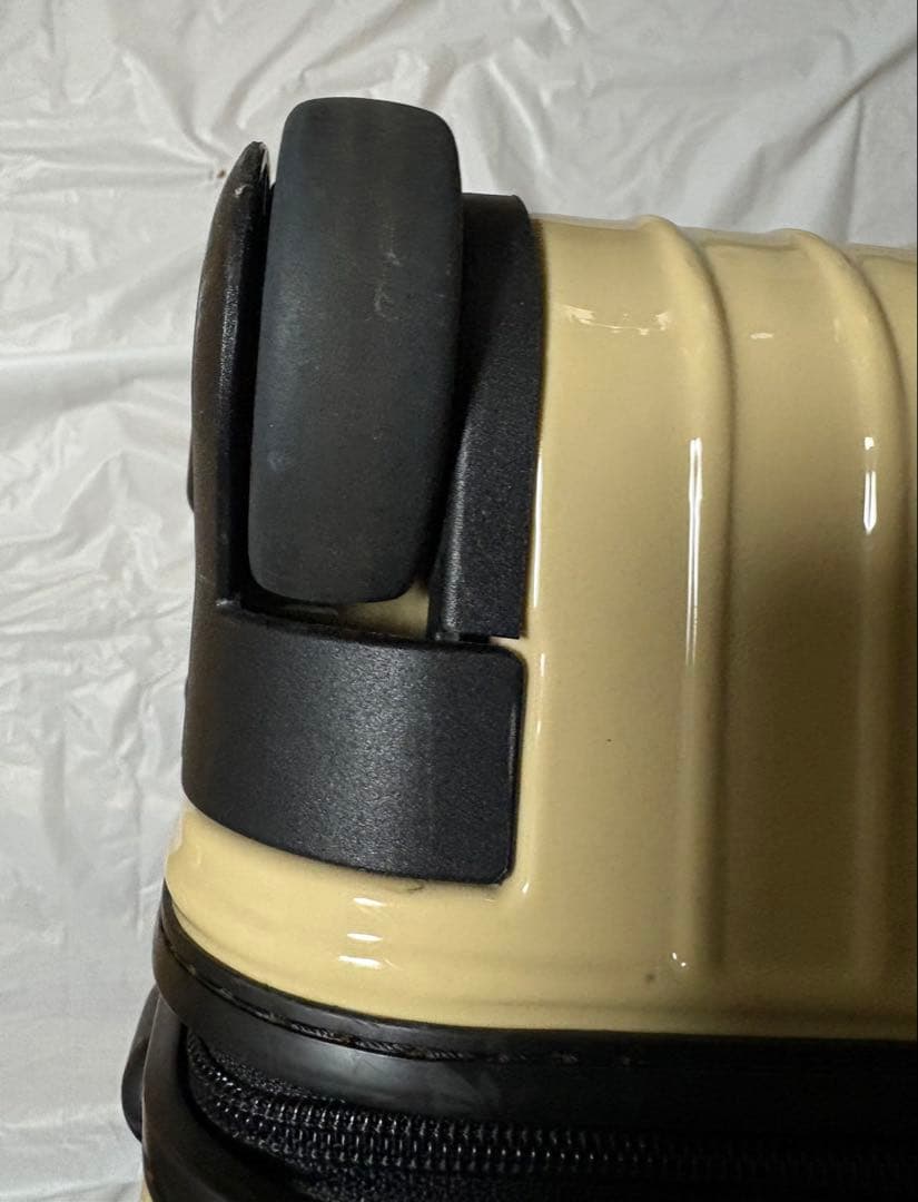 リモワ ユナイテッドアローズ 別注サルサ 32L 2輪 ミルクティー機内持込可