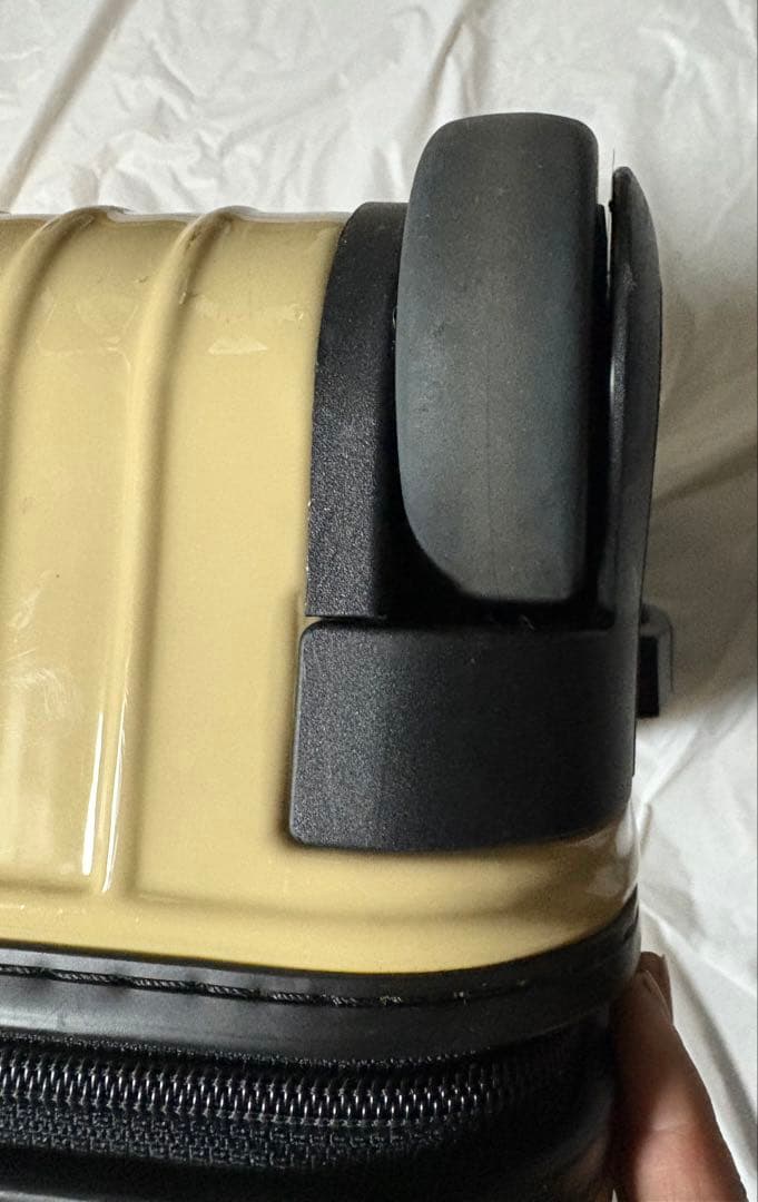 リモワ ユナイテッドアローズ 別注サルサ 32L 2輪 ミルクティー機内持込可