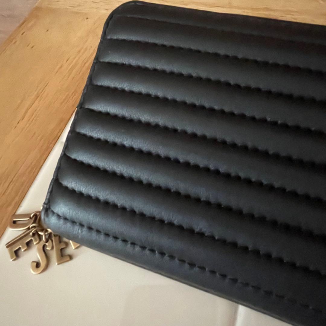 【真理です】　ディーゼル　レザー 長財布　メタル ロゴ チャーム　ブラック