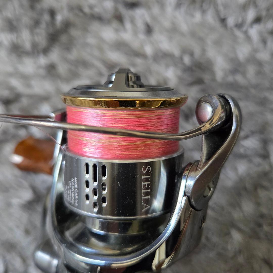 シマノ　18ステラ C2500SHG ウッドハンドルノブ付き