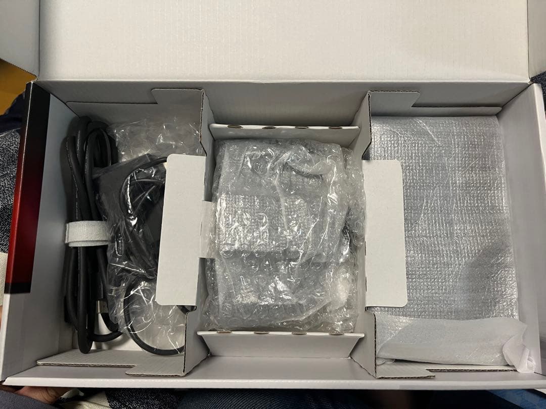 Nintendo Switch 本体 / joy-conストラップのみ欠品