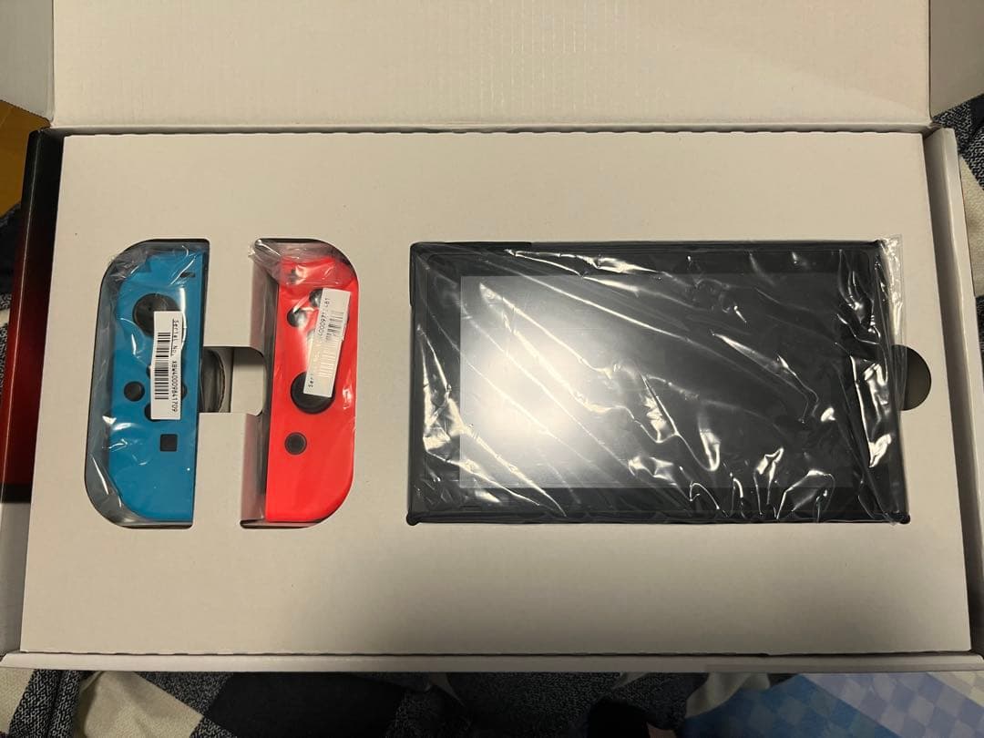Nintendo Switch 本体 / joy-conストラップのみ欠品