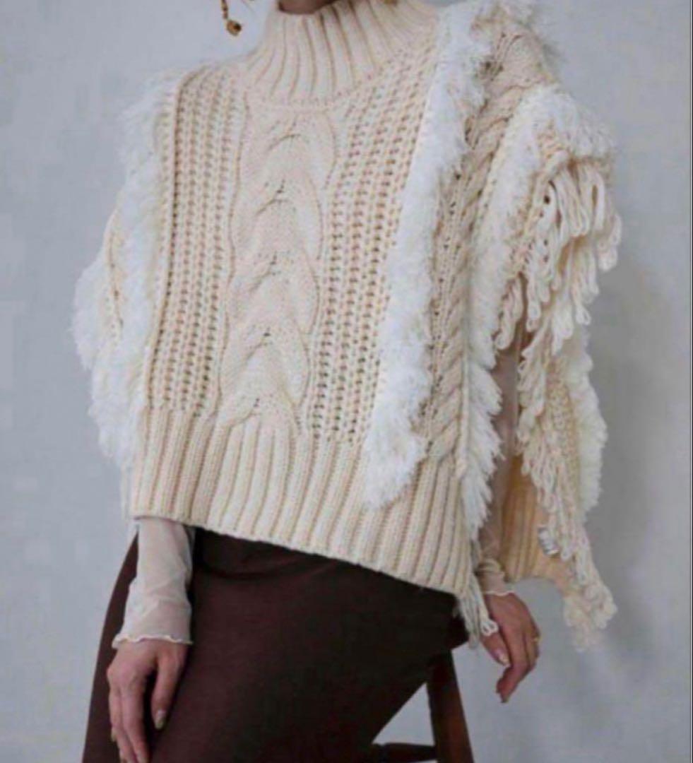 Acka フリンジ ニット、ケープ付きコート