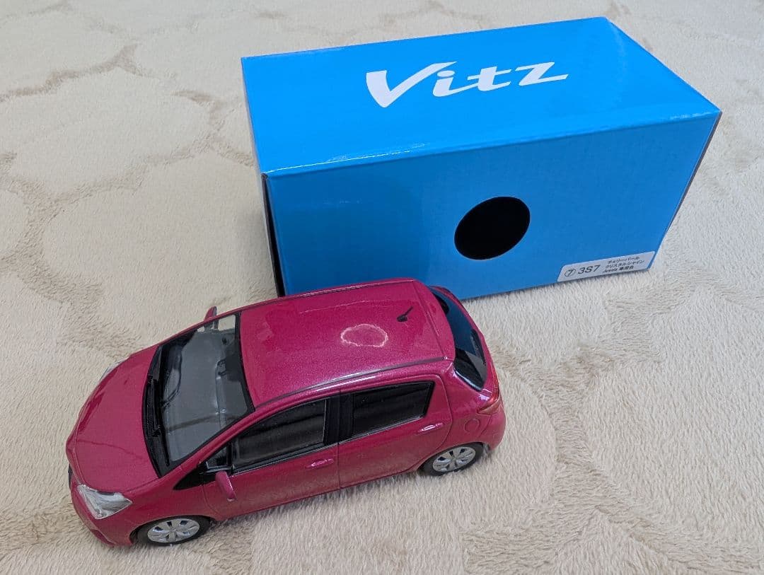 トヨタ ヴィッツ Vitz　カラーサンプル ミニカー 1/30