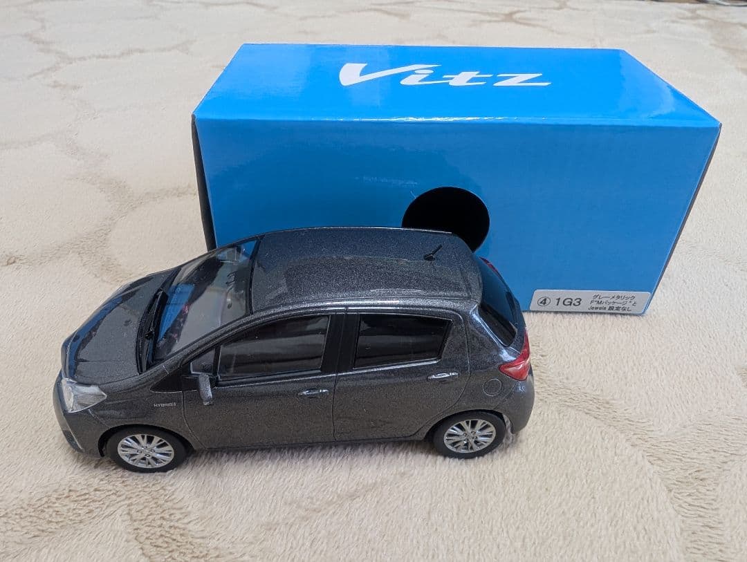 トヨタ ヴィッツ Vitz　カラーサンプル ミニカー 1/30