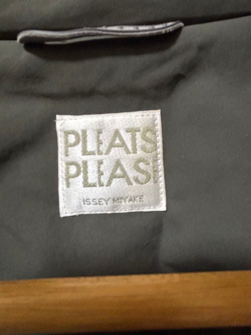 イッセイミヤケISSEY MIYAKE プリーツプリーズ ロングコート　サイズ4