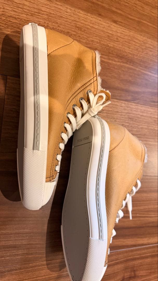 最終値下げ！ miu miu ベージュ ハイカットスニーカー