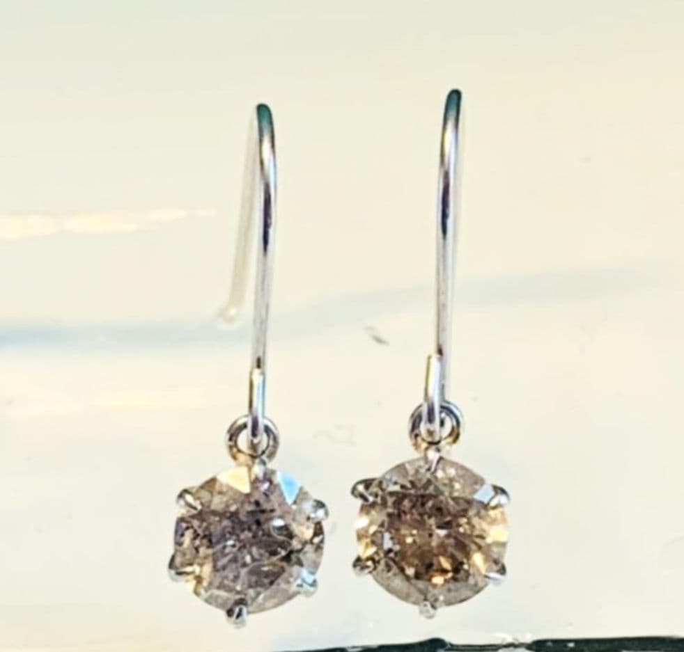 プラチナPt天然ダイヤモンドフックピアス　ブラウンダイヤモンド