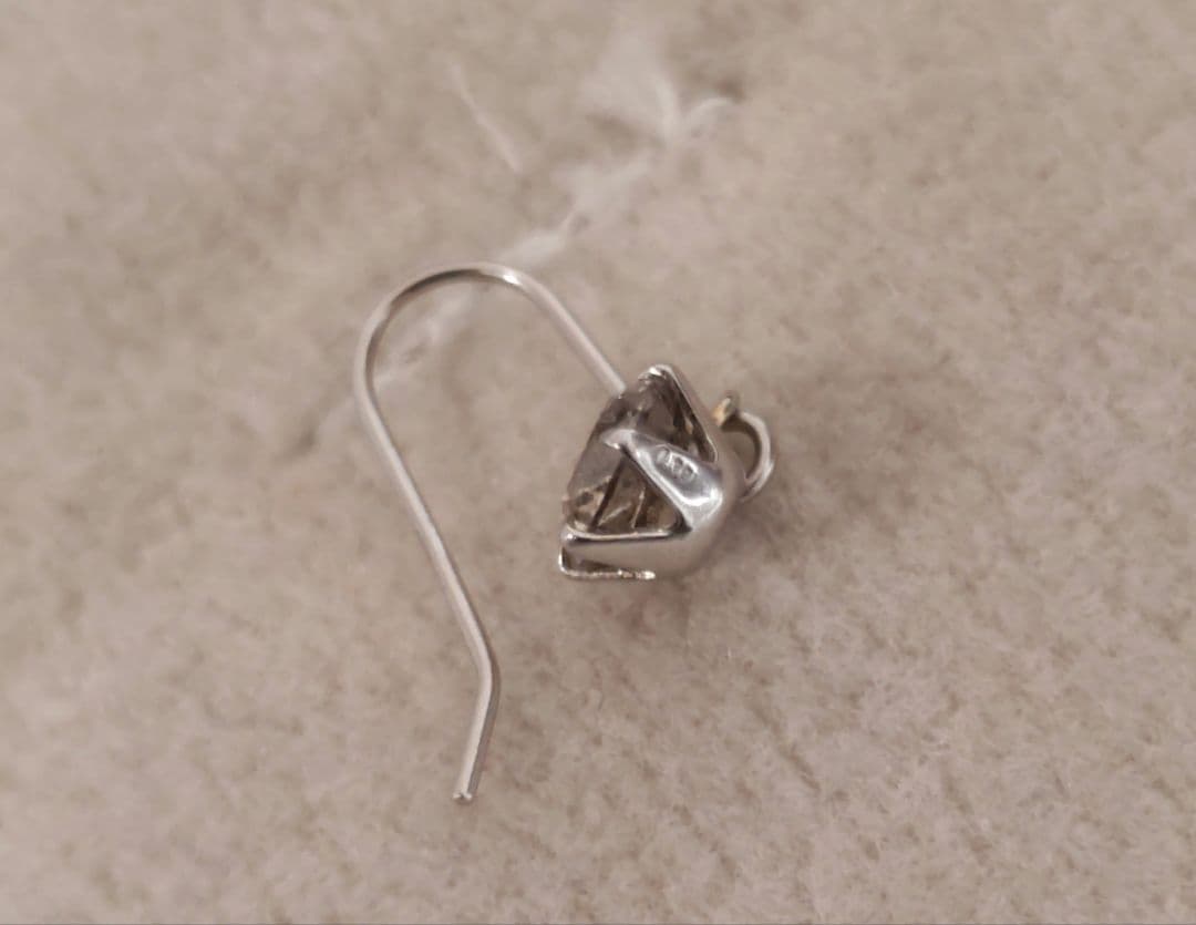 プラチナPt天然ダイヤモンドフックピアス　ブラウンダイヤモンド