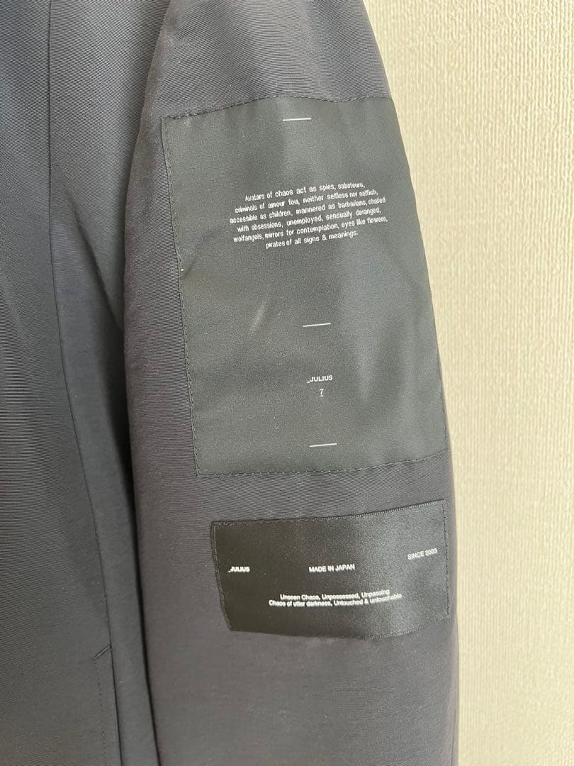 JULIUS ロングジャケット　ブラック