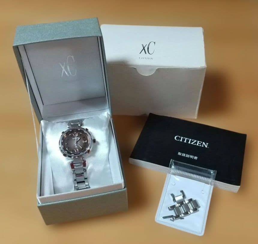 ポ*コ様 CITIZEN シチズン xC 腕時計 H240 電波時計 稼働 説明