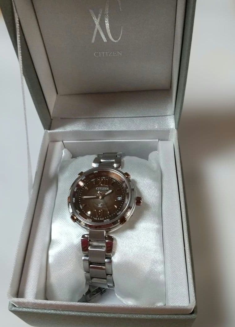 ポ*コ様 CITIZEN シチズン xC 腕時計 H240 電波時計 稼働 説明