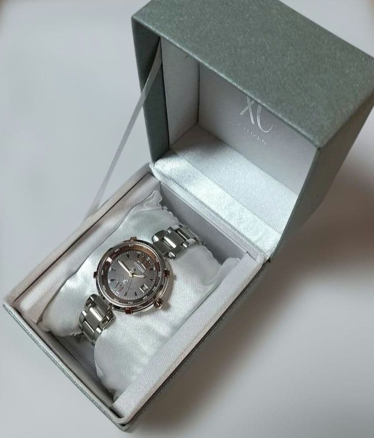 ポ*コ様 CITIZEN シチズン xC 腕時計 H240 電波時計 稼働 説明