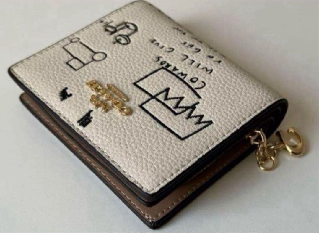 新品コーチCOACHパスキアコラボ二つ折り財布スナップウォレットホワイト.白