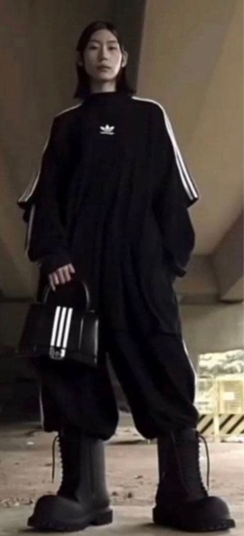 5 BALENCIAGA ADIDAS オーバーサイズスリーストライプスT