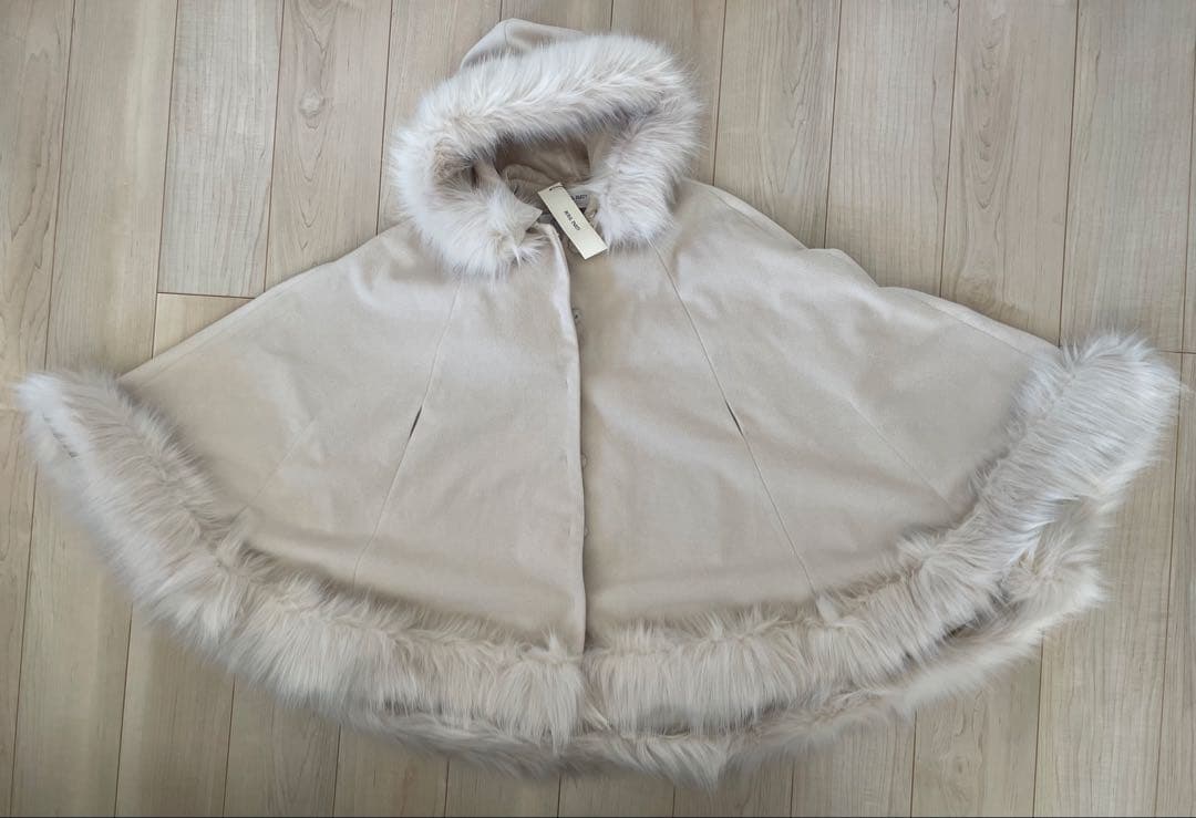 お値下げしました。 フードファーケープコート　ポンチョ