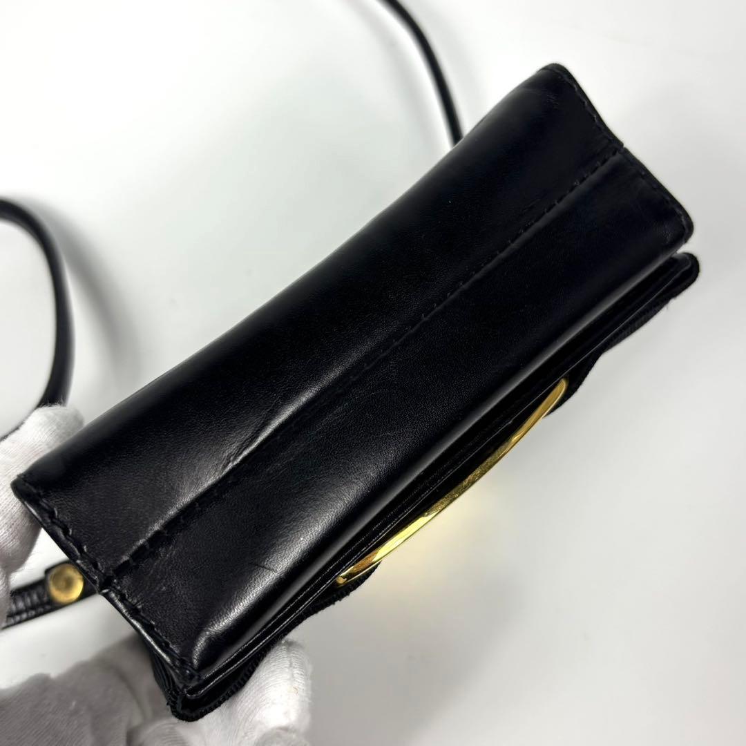 極美品　フェラガモ　ショルダーバッグ　ポシェット　レザー　デカ　リボン　黒