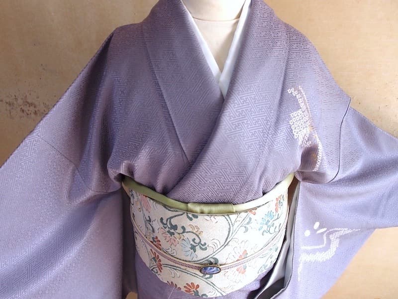 織りの九寸名古屋帯（アラベスク花唐草文）薄くキラリと　正絹美品