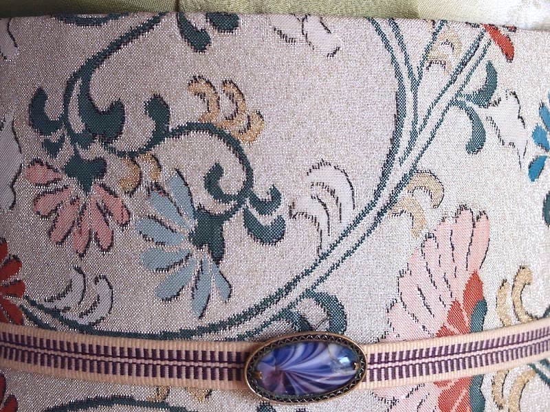 織りの九寸名古屋帯（アラベスク花唐草文）薄くキラリと　正絹美品