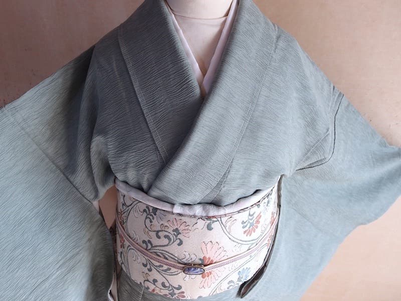 織りの九寸名古屋帯（アラベスク花唐草文）薄くキラリと　正絹美品